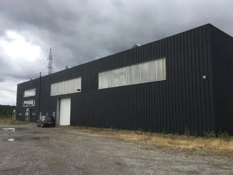 Entrepôt de 1280 m² à louer à Achène