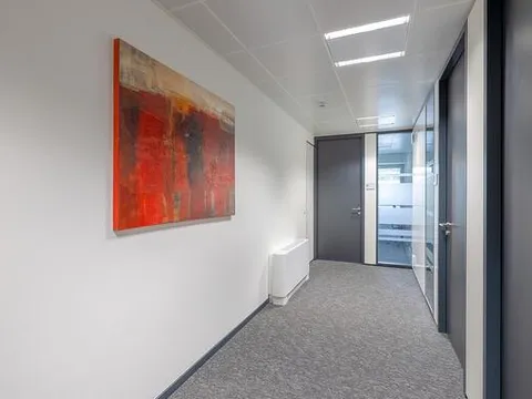 Bureau privé meublé au premier étage